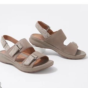 CLARKS UNSTRUCTURED LEATHER HIKING/TRAVEL/EVERY DAY SANDALS